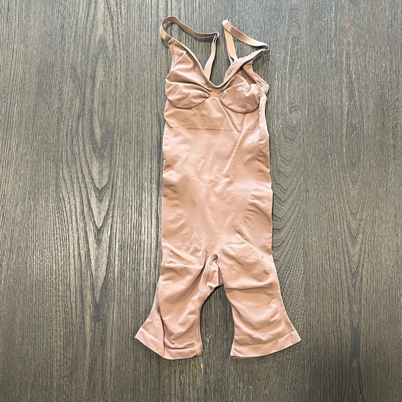 SKIMS Intimates & Sleepwear Nwot Skims Sculpting Bodysuit Mid Thigh